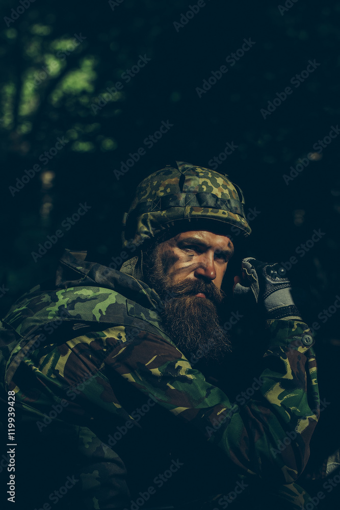 Obraz premium Young soldier with gun