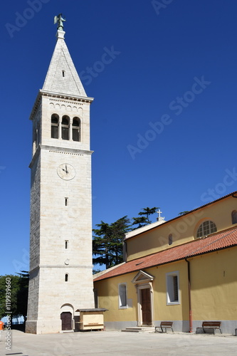 Novigrad, Stadt, Kirche, Kirche der heiligen Muttergottes von Karmel, Kirchturm, Campanile, Glockenturm, Wahrzeichen photo