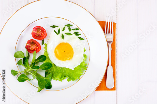 Scrambled Eggs with Lettuce and Tomato
