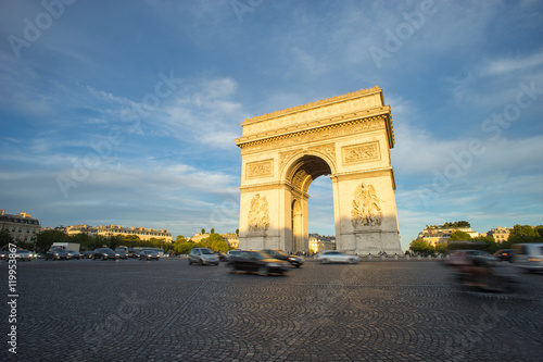 Triumph, arch in Paris, France © alice_photo