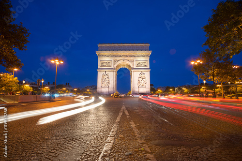 Triumph, arch in Paris, France © alice_photo