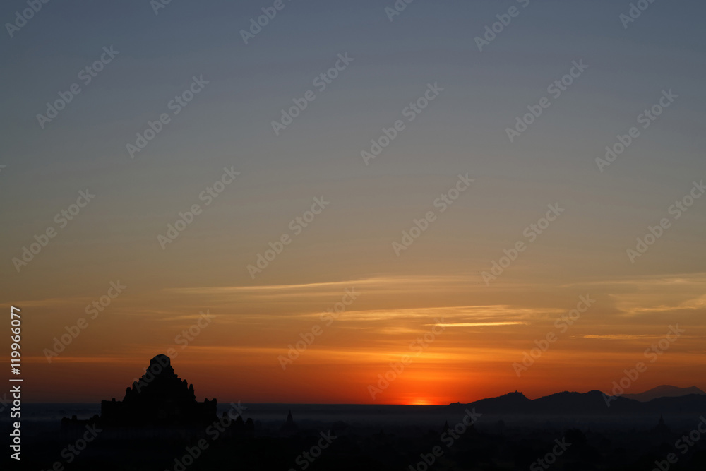 Obraz premium Lever de soleil sur Bagan