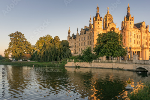 Schloss in Schwerin am Abend, Mecklenburg-Vorpommern in Deutschland