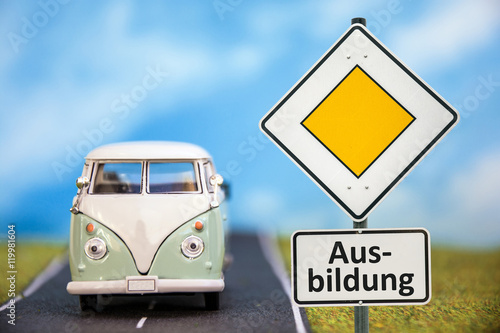 Schild 137 - Ausbildung