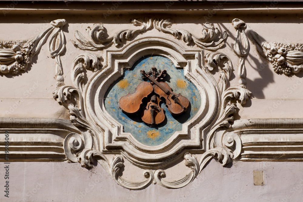 Sculpture of the three violins, attached to the old house of Prague