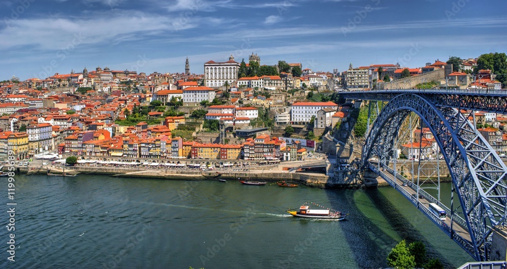 Douro River and Dom Luis I Bridge in Porto, Portugal