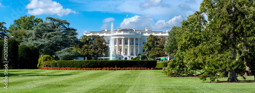 Panoramic view of the White House in Washington D.C.
