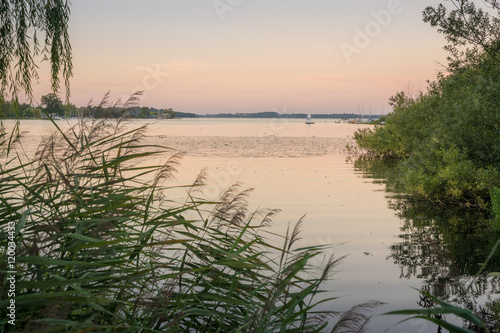 Abenddämmerung am Schweriner See, Mecklenburg-Vorpommern in Deutschland