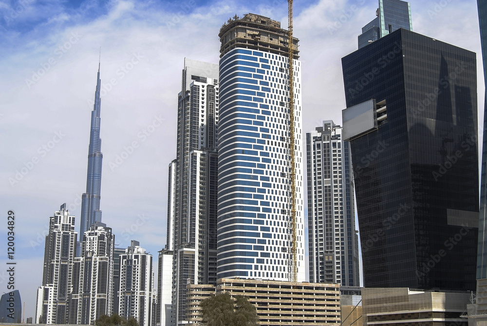 Fototapeta premium Grandiose construction in Dubai, the United Arab Emirates