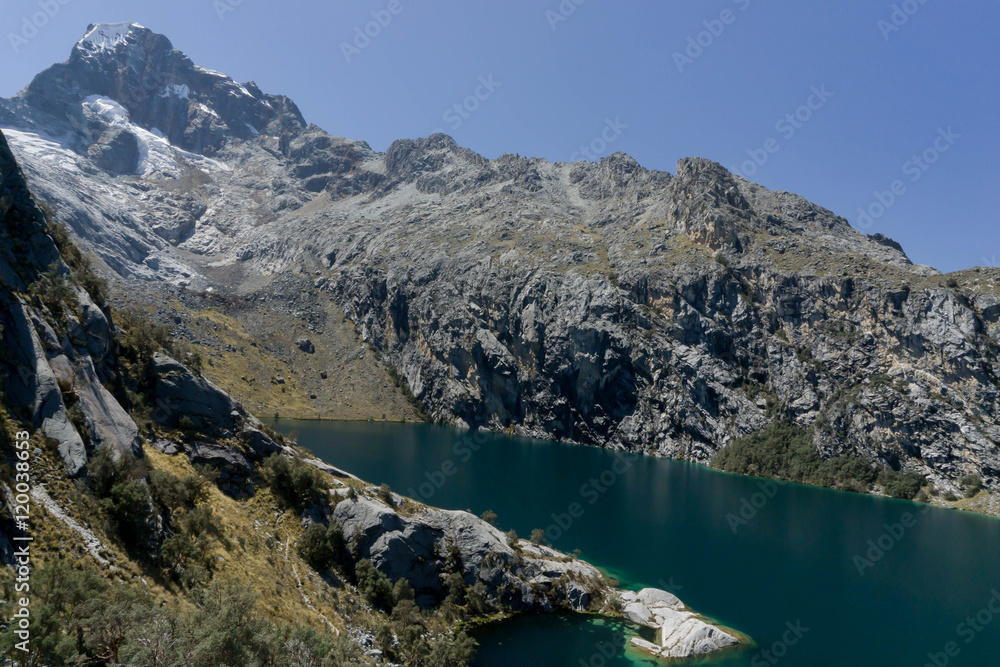 Obraz premium mountain lake in the Peruvian Andes