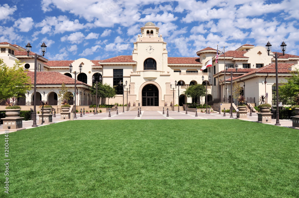 A green lawn frames this view of City Hall in Temecula, California.