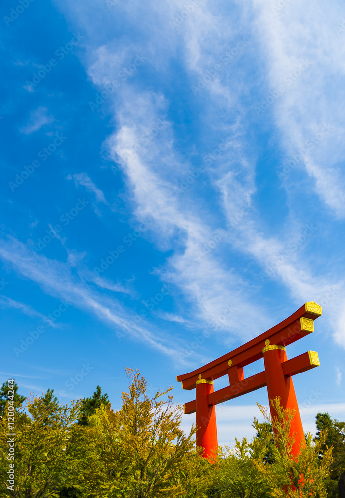 青空と鳥居