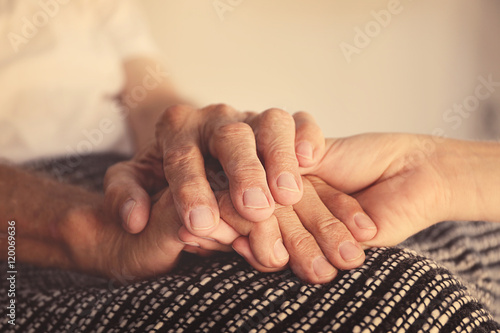 Fotografia Old male and young female hands, closeup