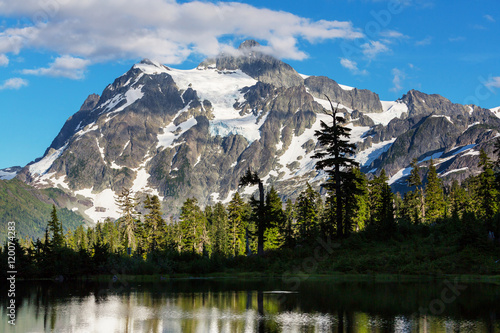 Picture lake © Galyna Andrushko