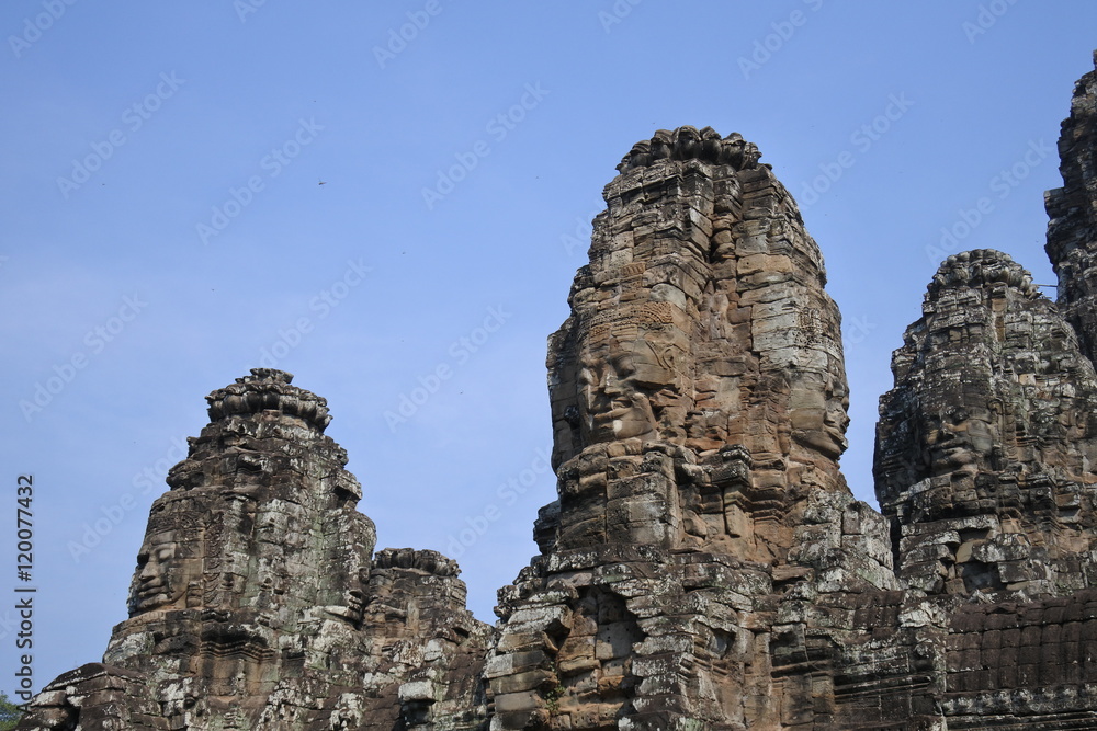 Lächelnde Gesichter aus Stein in Angkor Thom