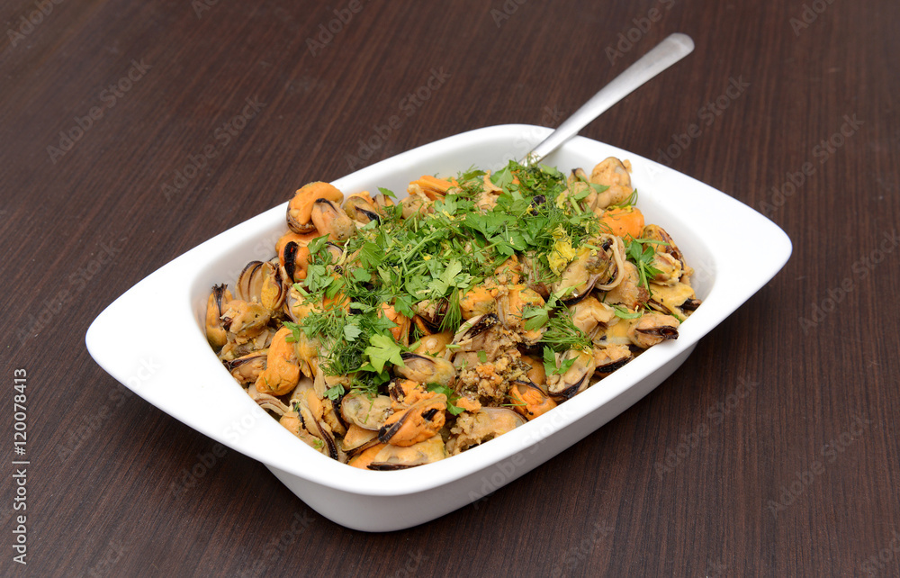 mussels in white wine sauce
mussels in white wine sauce