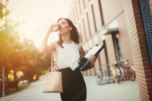 Obraz na płótnie Businesswoman in a rush