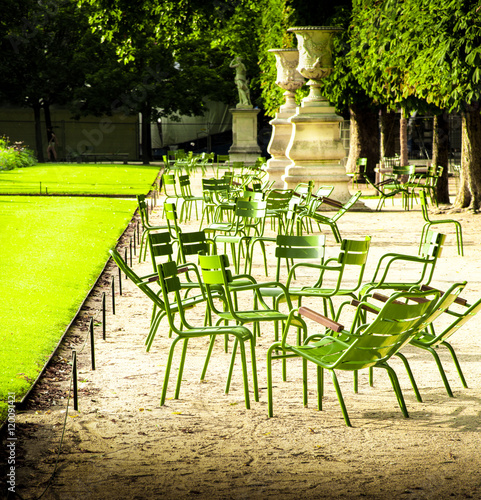 le sedie dei Giardini des Tuileries a Parigi photo