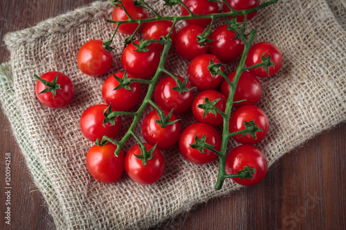 Fresh raw cherry tomatoes