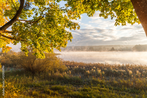 Fototapeta Naklejka Na Ścianę i Meble -  misty morning on Mazury lake
