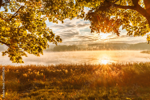 Fototapeta Naklejka Na Ścianę i Meble -  misty morning on Mazury lake
