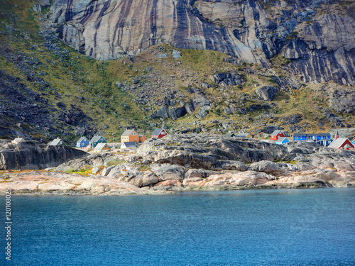 Kleine Ansiedlung im Prins-Christian-Sund in Grönland © Angela Rohde