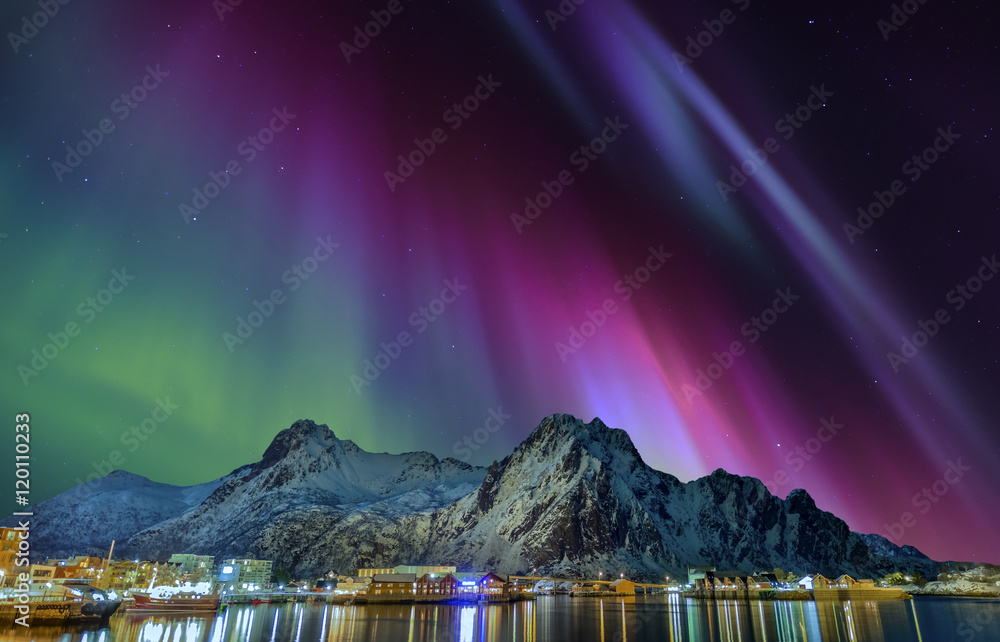 Naklejka premium Nordlicht in Svolvaer Lofoten Norwegen