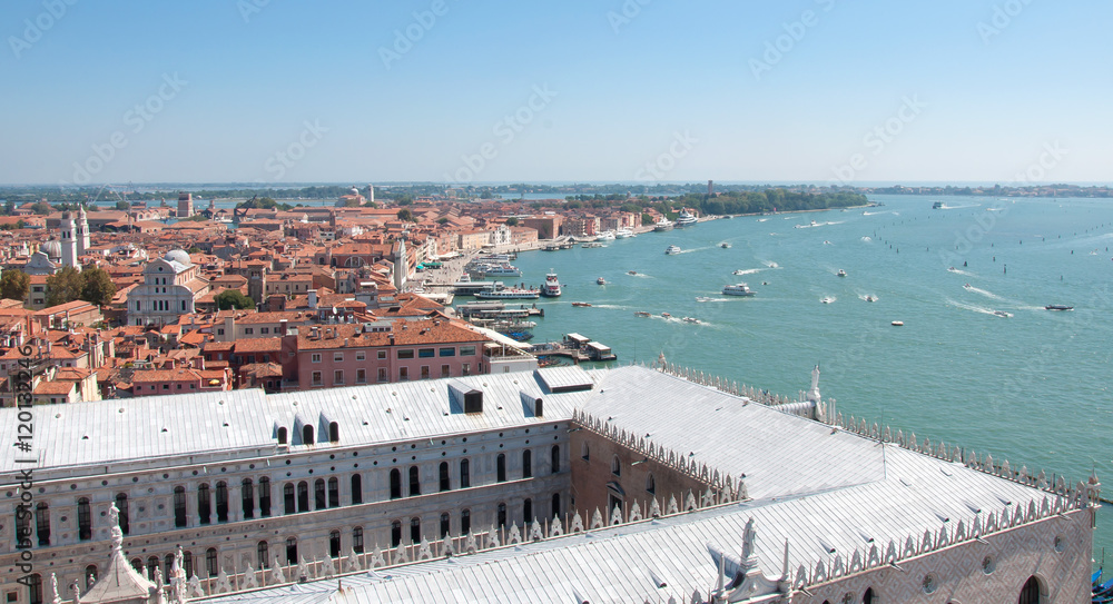 Venezia- Palazzo Ducale e Lido visti dal Campanile