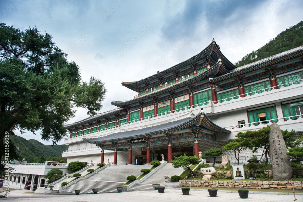 Obraz premium Chungcheongbuk-do, South Korea - August 29, 2016: Guinsa temple in Sobaek Mountains, South Korea