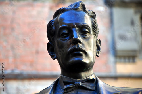 Lucca - Denkmal für den berühmtesten Bürger der Stadt: den Komponisten Giacomo Puccini