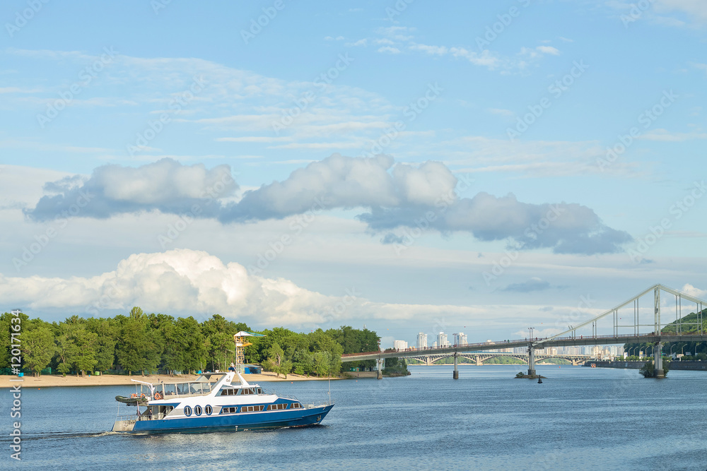 The ship sails along the Dnieper