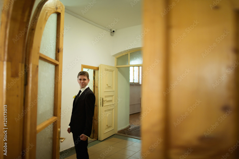 Fototapeta premium Groom in the hall