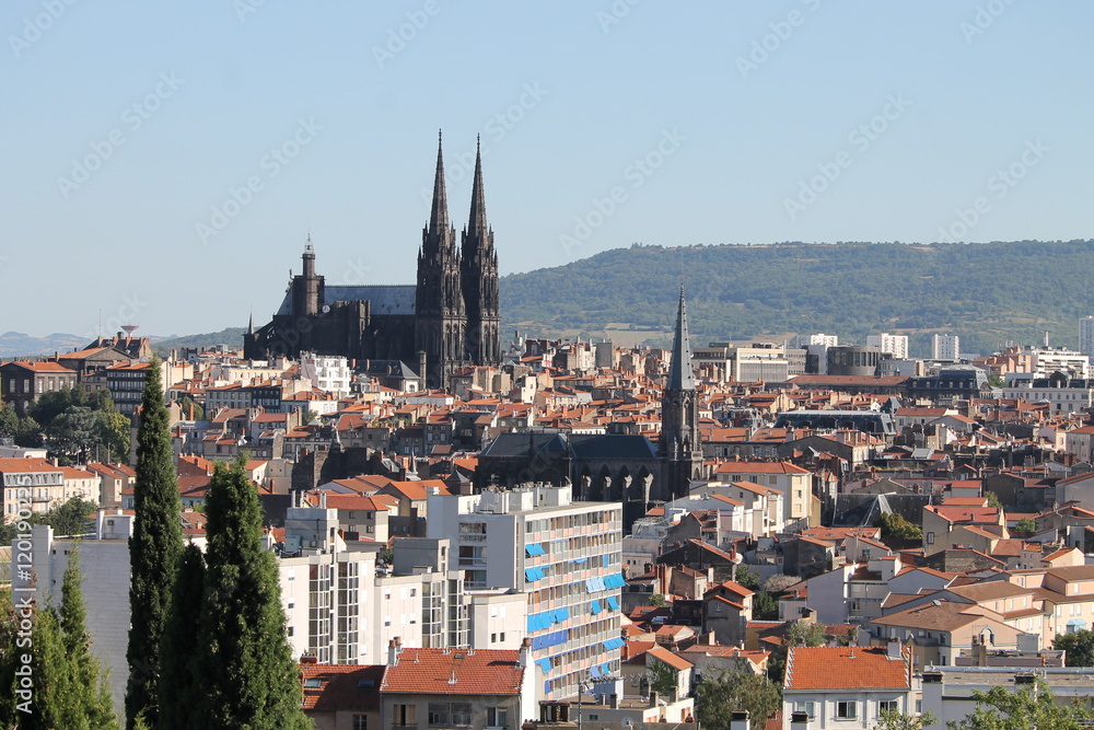 Obraz premium Clermont Ferrand et sa cathédrale