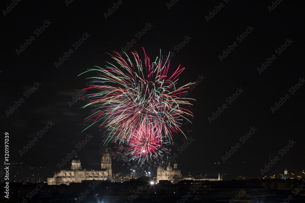 Fuegos artificiales durante la celebración de las Ferias y fiestas de Salamanca 2016