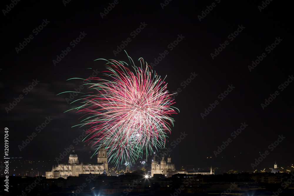 Fuegos artificiales durante la celebración de las Ferias y fiestas de Salamanca 2016 Fuegos artificiales durante la celebración de las Ferias y fiestas de Salamanca 2016