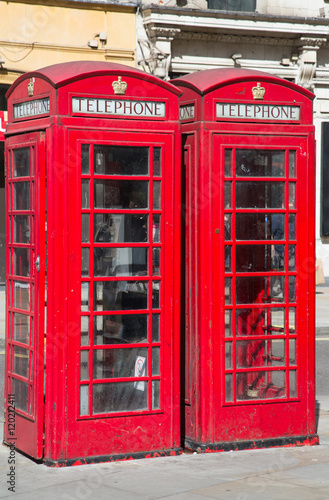 Red telephone booth in London © swisshippo