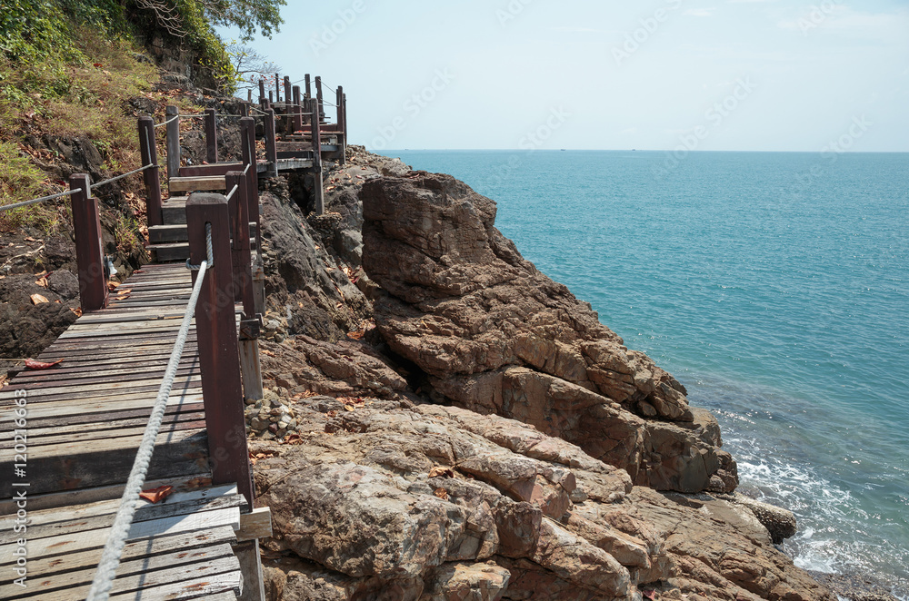 Fototapeta premium Wooden bridge on a rock by the sea