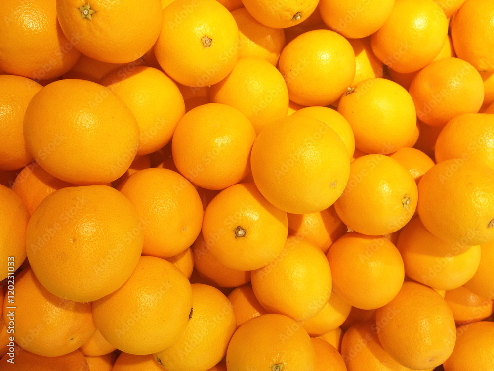 fresh oranges in the market