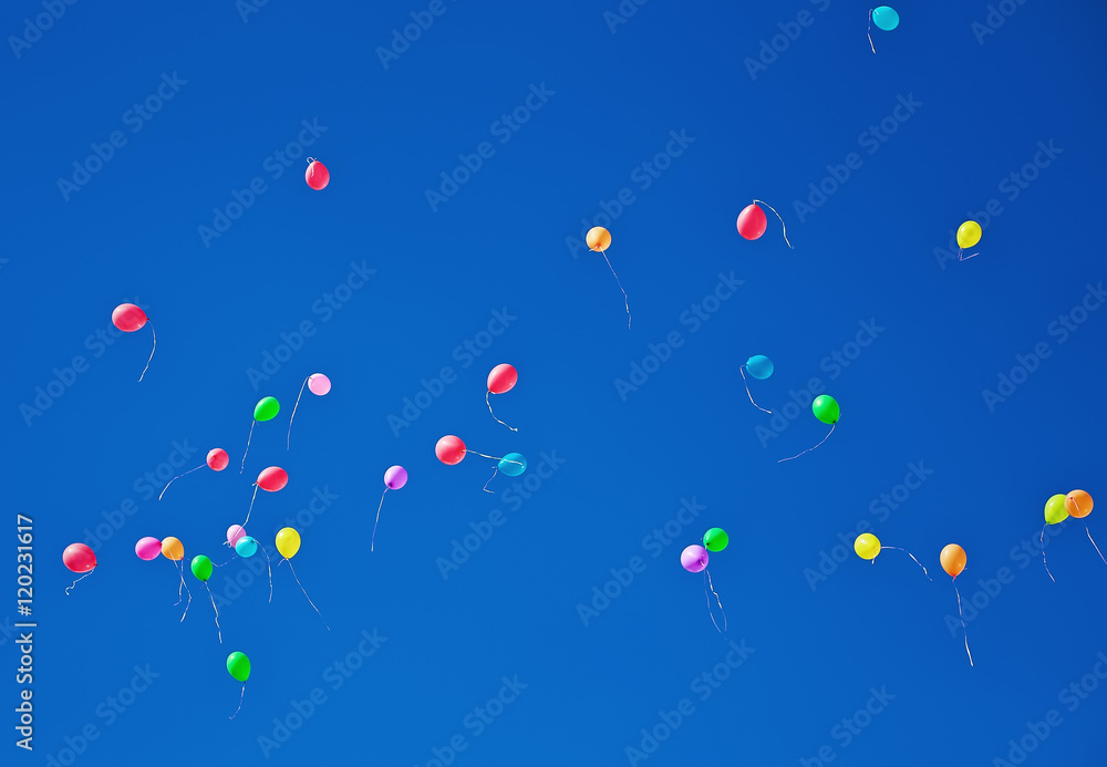 Fototapeta premium Lots of colorful balloons flying on blue sky