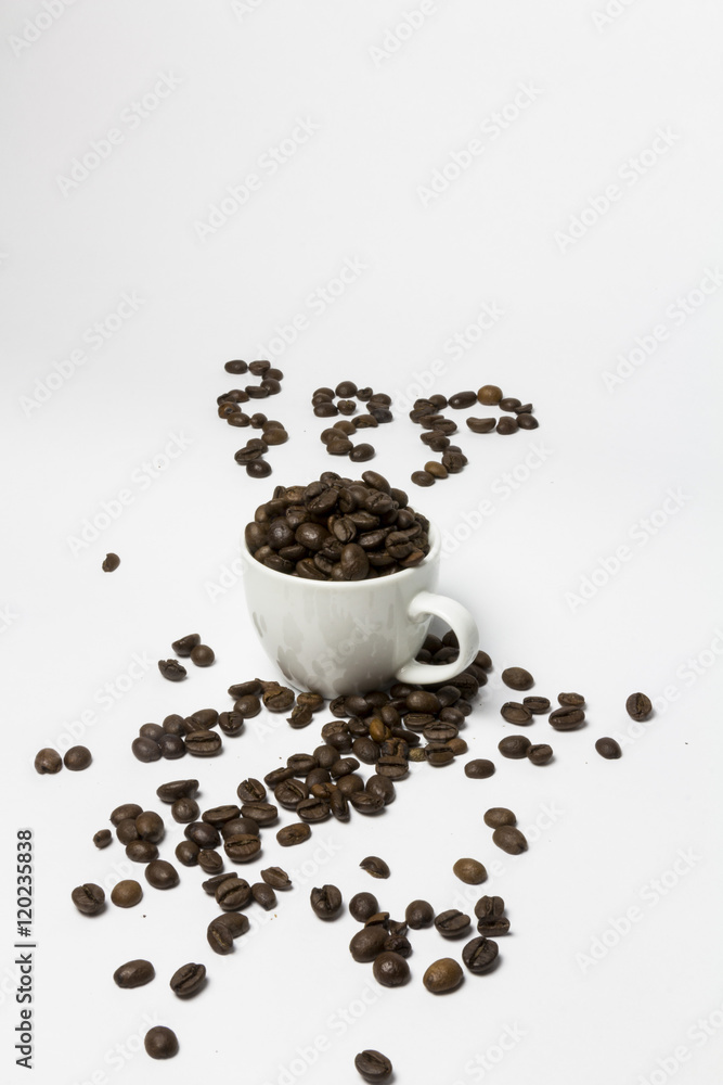 Obraz premium Coffee cup filled with coffee beans and steam, made from coffee beans coming from it. Creative, original.