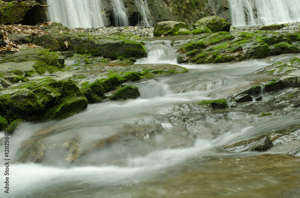 Fototapeta premium During the waterfall