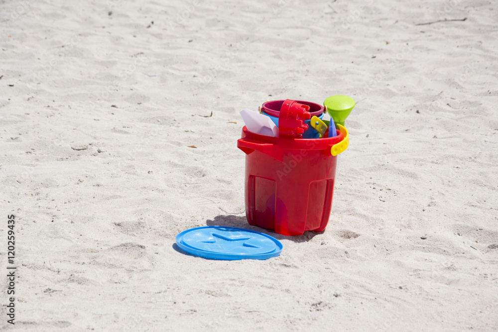 Spielzeug am Strand