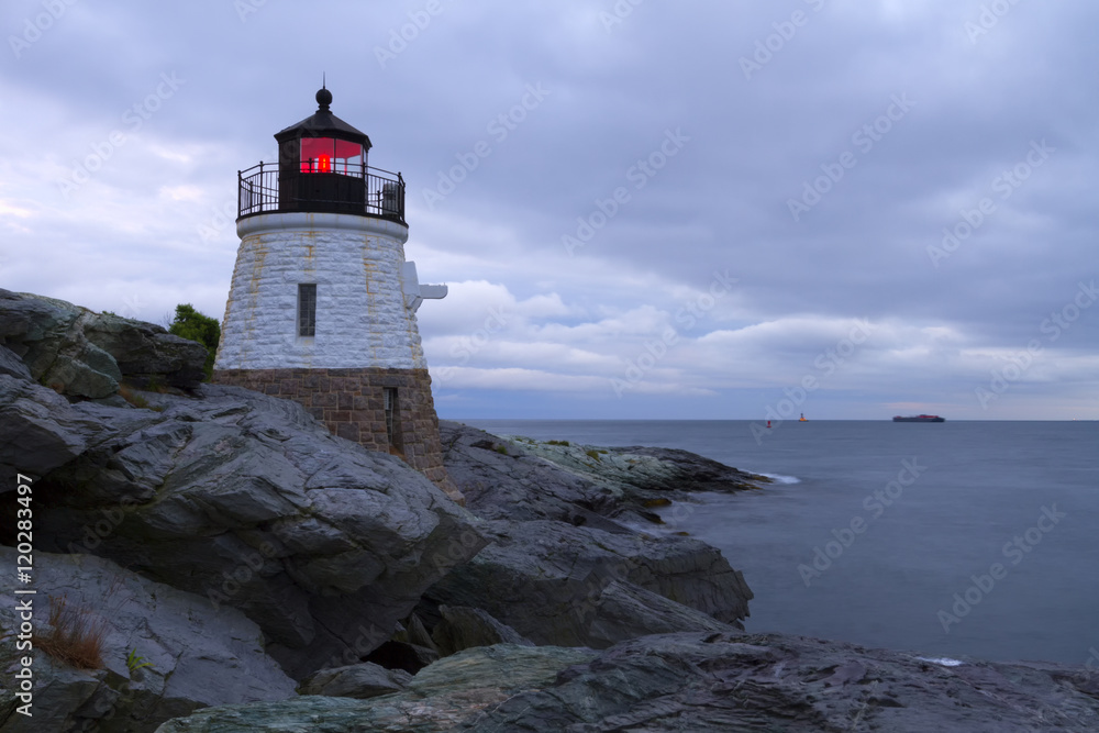 Fototapeta Lighthouse on a rocky shore.