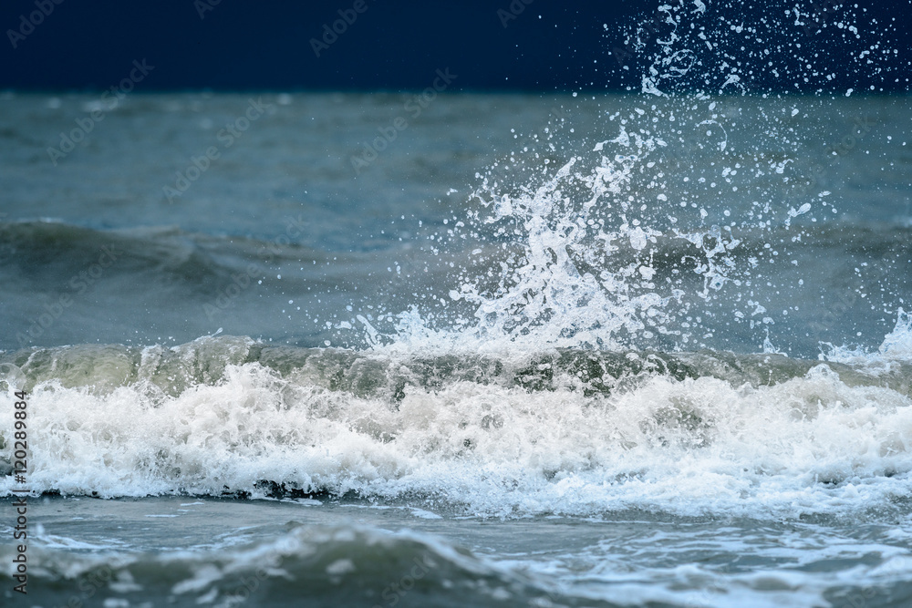 Fototapeta premium Splash of waves