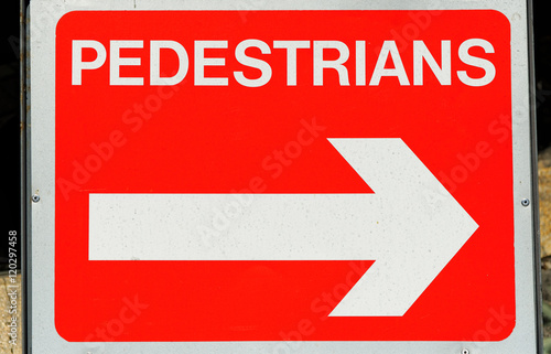 Cuadro en lienzo Pedestrians direction sign