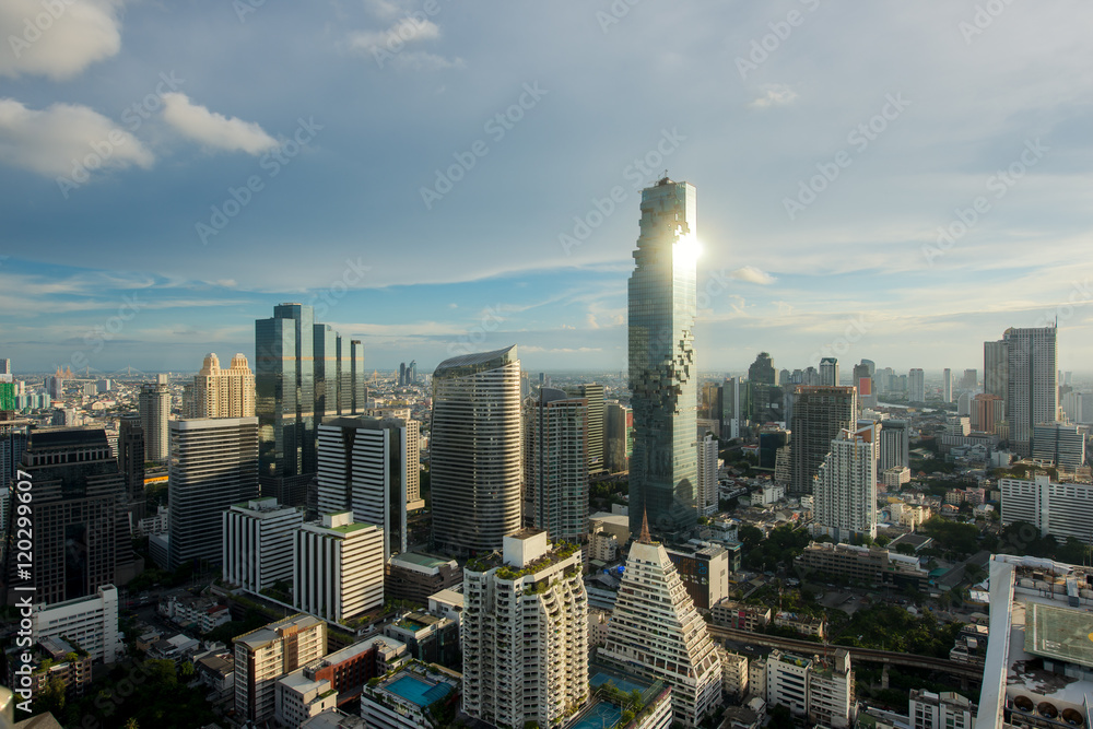 Fototapeta premium Bangkok view with skyscraper in Bangkok, Thailand