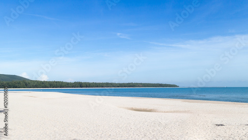 Fototapeta Naklejka Na Ścianę i Meble -  Samila beach and sea in Songkhla,Thailand