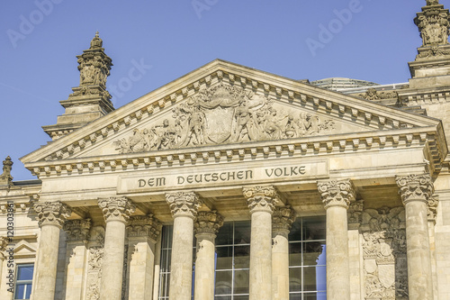 Federal Government Office - Dem deutschen Volke - Bundestag © 4kclips