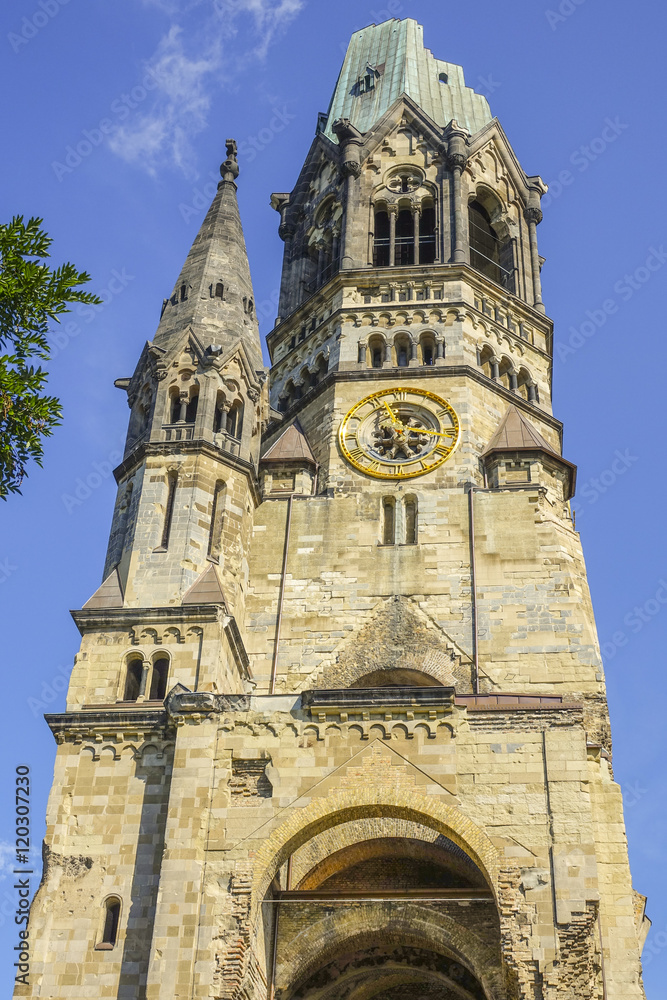 Obraz premium Kaiser Wilhelm Memorial Church in Berlin