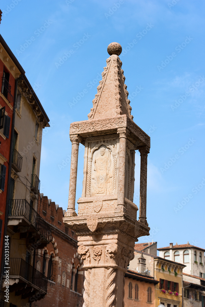 Column with shrine (1401) with the Patron San Zeno in Piazza delle Erbe, Verona, Veneto, Italy